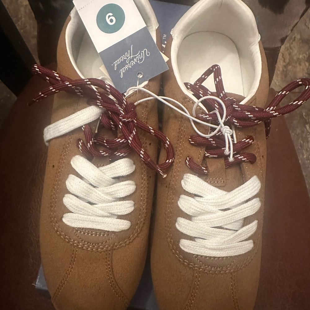 NEW Universal Thread Jojo Brown Memory Foam Sneakers